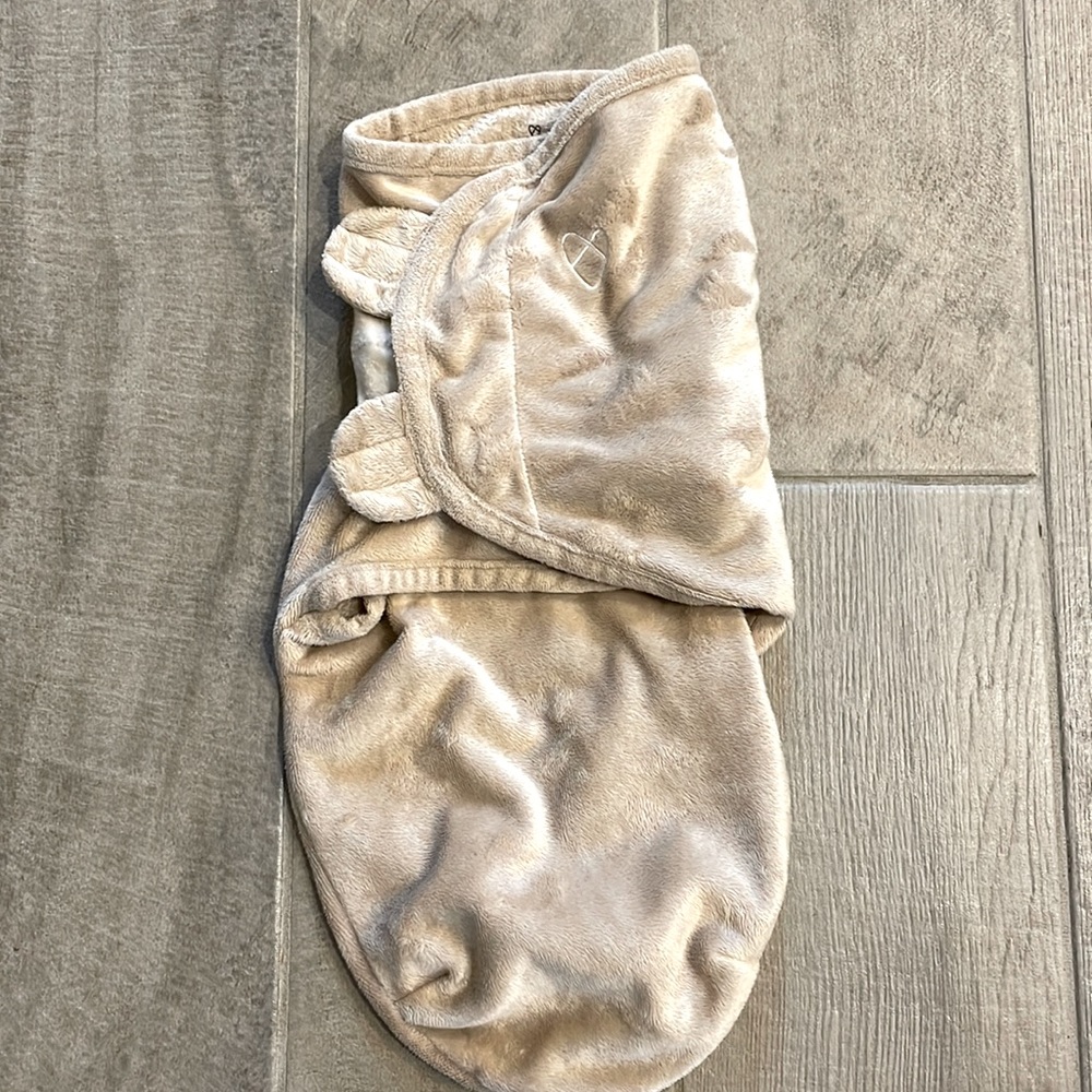 SwaddleMe Velcro Swaddle- size Small